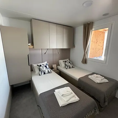 캠프장 Mobile Homes Nina & Ena, Dalmata 오레비츠