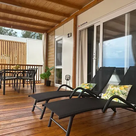 Mobile Homes Nina & Ena, Dalmata 오레비츠